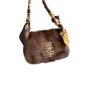 Pre-Owned Fendi mini mamma size cute squirrel fur baguette